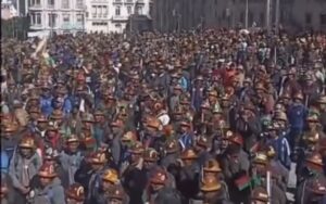 Bolivias gruvarbetare marscherar