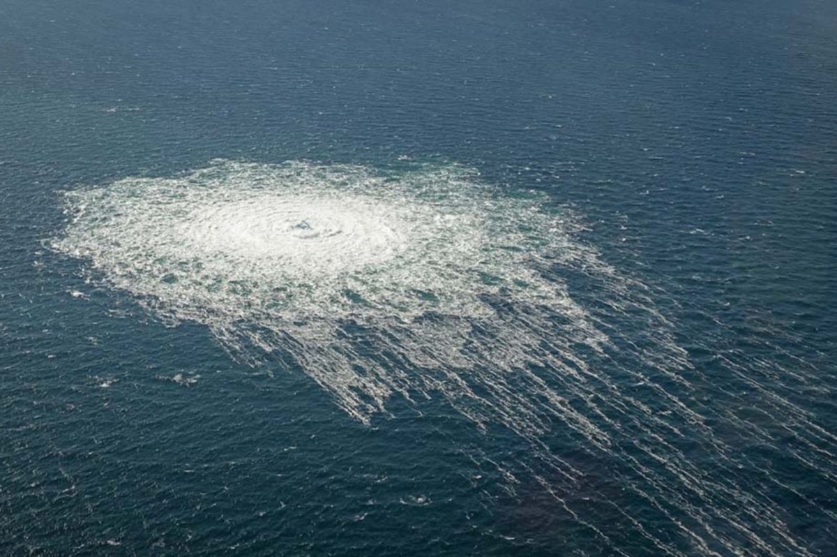 Gas från Nord Stream bubblar upp efter sprängningen